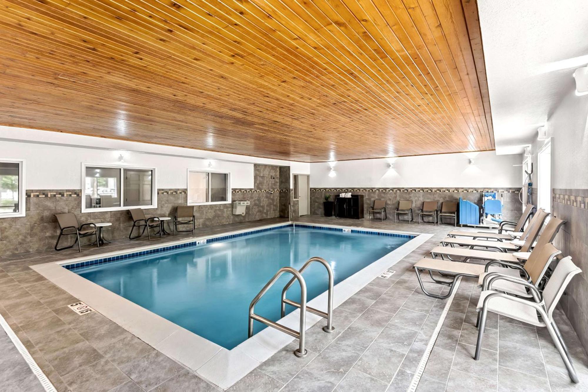 Western & Hotel 3*